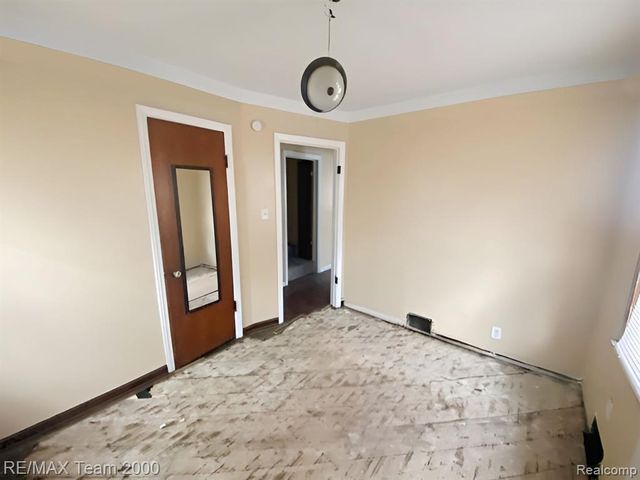 18904 Mallina Street, Grosse Pointe, MI 48236