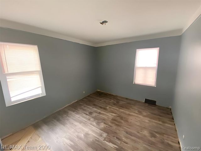 18904 Mallina Street, Grosse Pointe, MI 48236