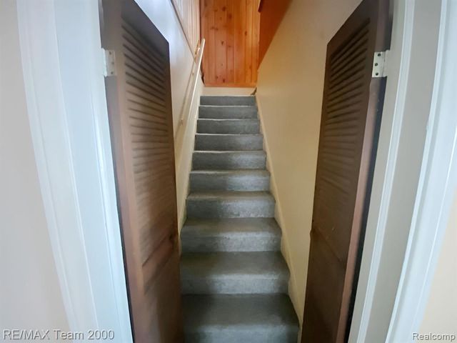 18904 Mallina Street, Grosse Pointe, MI 48236