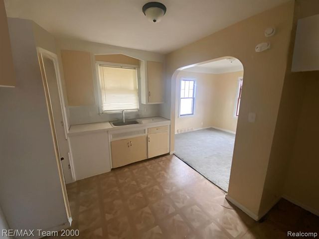 18904 Mallina Street, Grosse Pointe, MI 48236