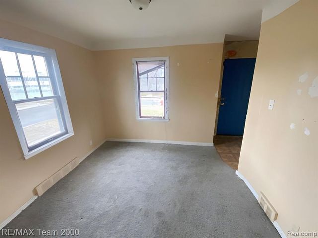 18904 Mallina Street, Grosse Pointe, MI 48236