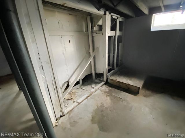 18904 Mallina Street, Grosse Pointe, MI 48236