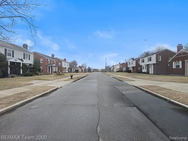 18904 Mallina Street, Grosse Pointe, MI 48236
