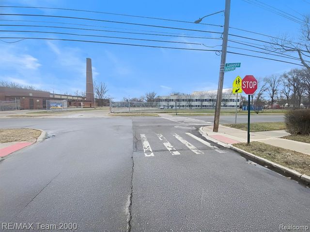 18904 Mallina Street, Grosse Pointe, MI 48236