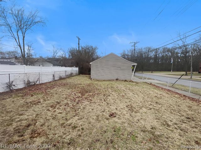 18904 Mallina Street, Grosse Pointe, MI 48236