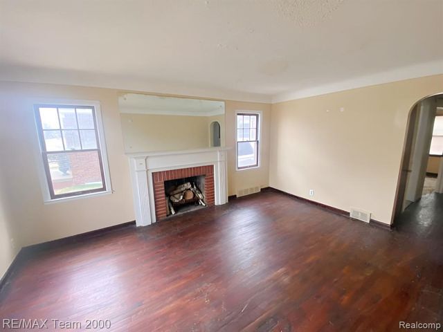 18904 Mallina Street, Grosse Pointe, MI 48236