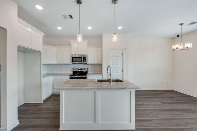 2502 Lightfoot Lane, Bryan, TX 77803