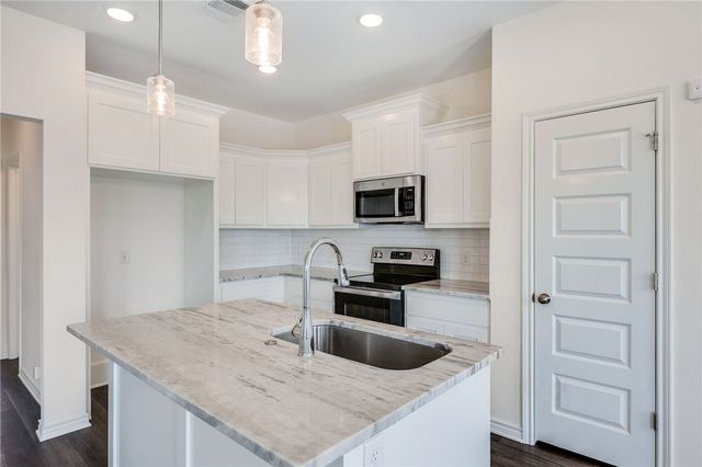 2502 Lightfoot Lane, Bryan, TX 77803