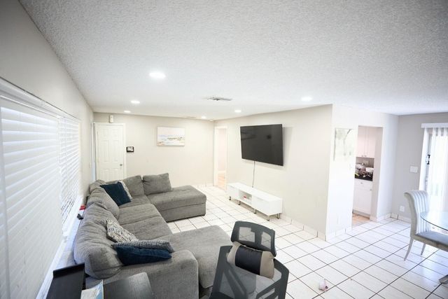 6597 Salem Street, North Lauderdale, FL 33068