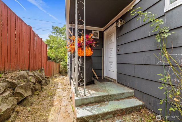 9628 5th Ave NE, Seattle, WA 98115