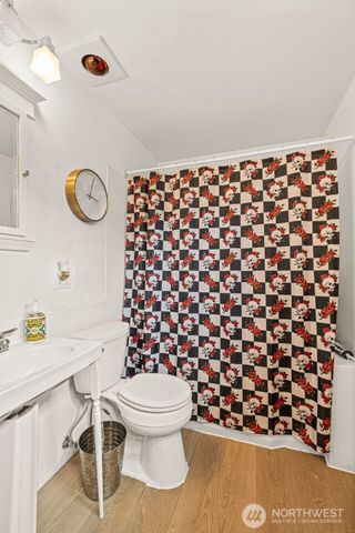 9628 5th Ave NE, Seattle, WA 98115