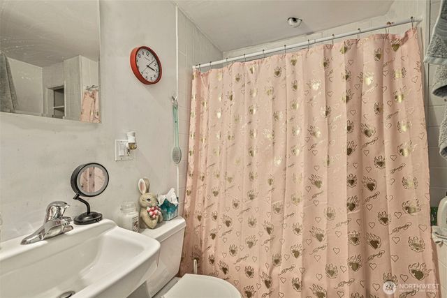 9628 5th Ave NE, Seattle, WA 98115