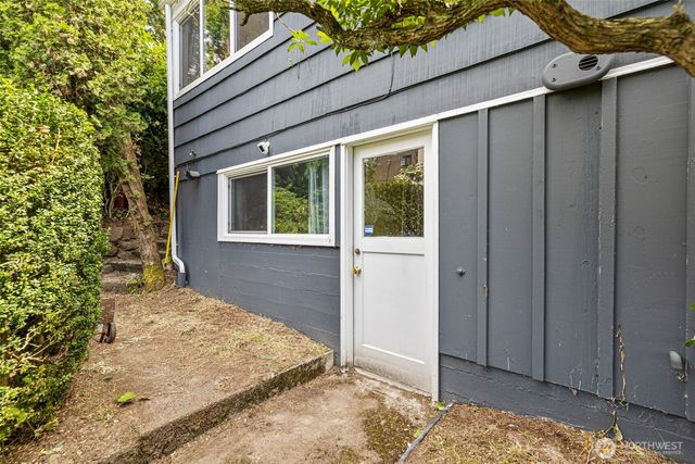 9628 5th Ave NE, Seattle, WA 98115