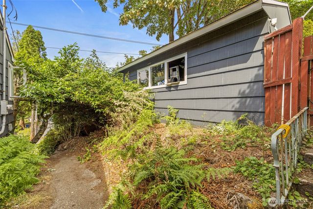 9628 5th Ave NE, Seattle, WA 98115