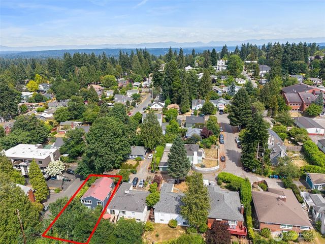 9628 5th Ave NE, Seattle, WA 98115