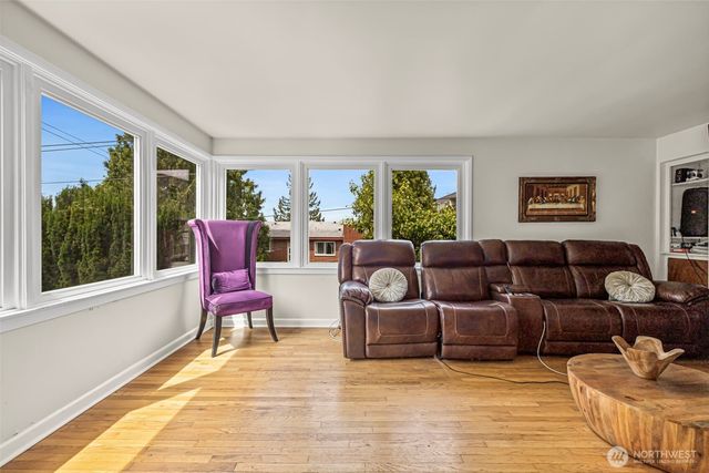 9628 5th Ave NE, Seattle, WA 98115