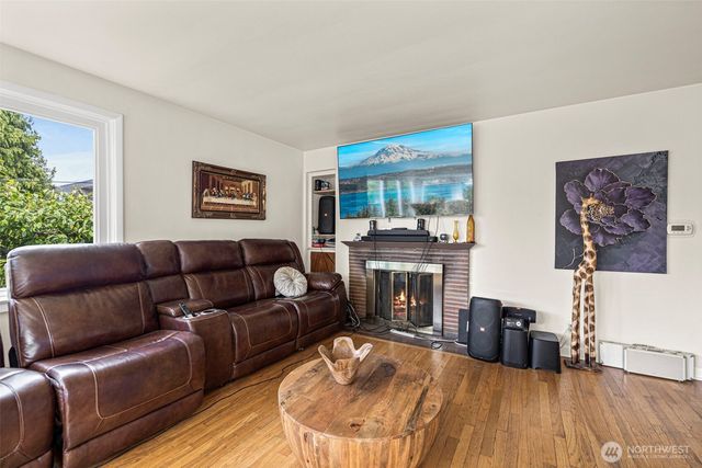 9628 5th Ave NE, Seattle, WA 98115