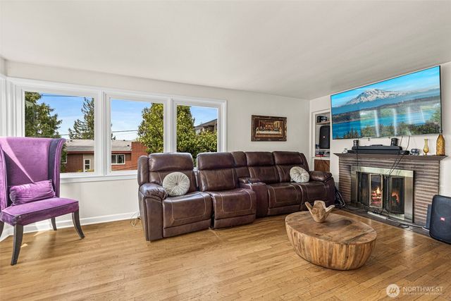 9628 5th Ave NE, Seattle, WA 98115