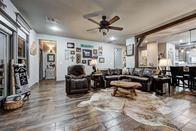 2712 Pebble Creek Street, Moore, OK 73160