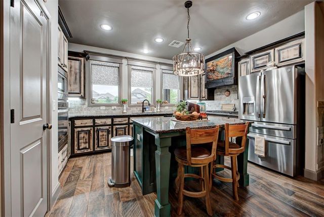 2712 Pebble Creek Street, Moore, OK 73160