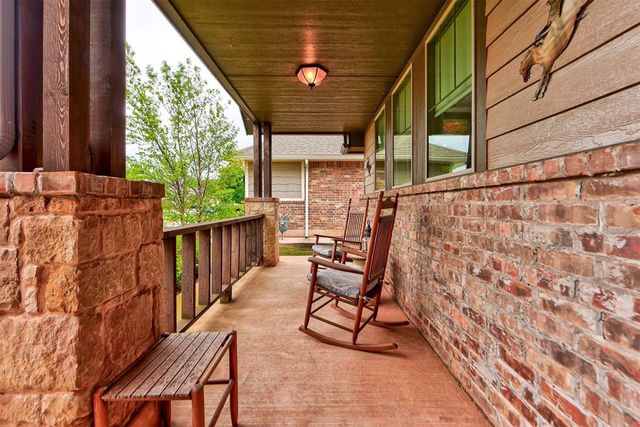 2712 Pebble Creek Street, Moore, OK 73160