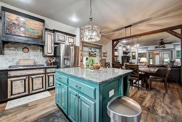 2712 Pebble Creek Street, Moore, OK 73160