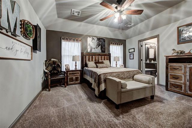 2712 Pebble Creek Street, Moore, OK 73160