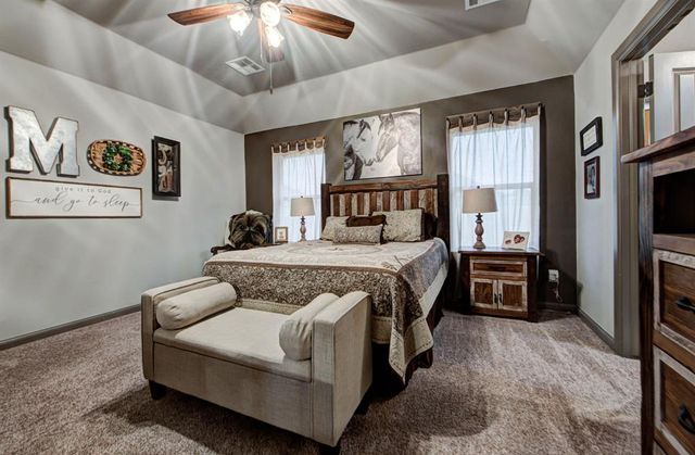 2712 Pebble Creek Street, Moore, OK 73160