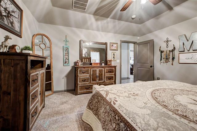 2712 Pebble Creek Street, Moore, OK 73160