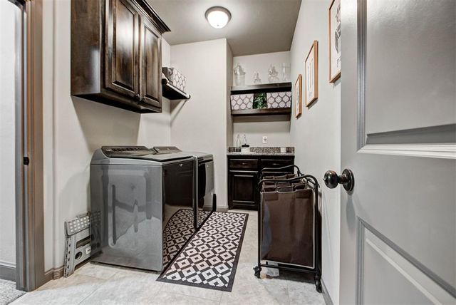 2712 Pebble Creek Street, Moore, OK 73160