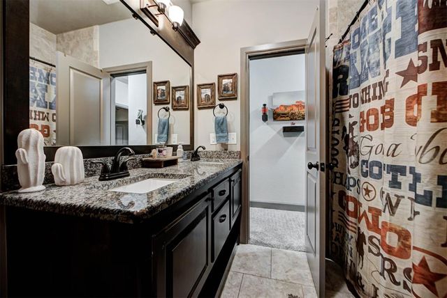 2712 Pebble Creek Street, Moore, OK 73160