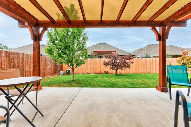 2712 Pebble Creek Street, Moore, OK 73160