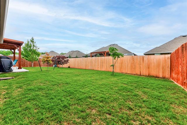 2712 Pebble Creek Street, Moore, OK 73160