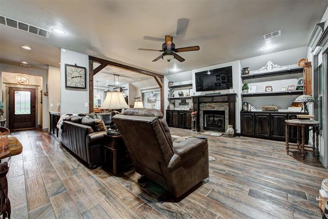 2712 Pebble Creek Street, Moore, OK 73160