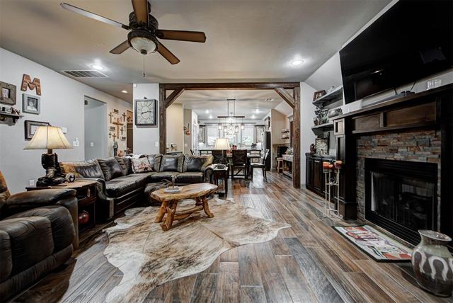 2712 Pebble Creek Street, Moore, OK 73160