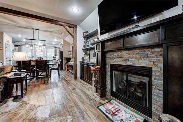 2712 Pebble Creek Street, Moore, OK 73160