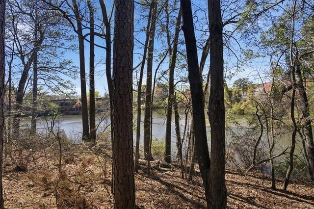 1686 Oakbrook Lake Drive, Norcross, GA 30093