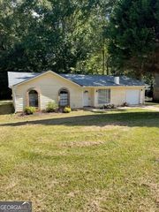 8228 Englewood Trail, Riverdale, GA 30274