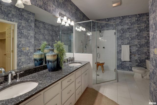 127 KNOLLWOOD Drive, Quincy, IL 62301