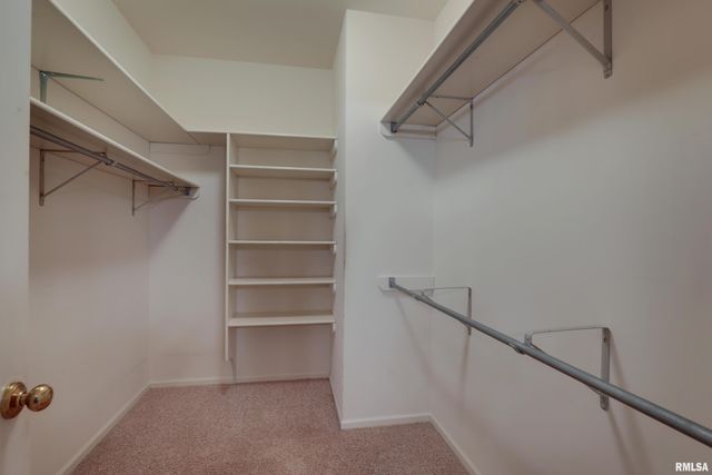 127 KNOLLWOOD Drive, Quincy, IL 62301