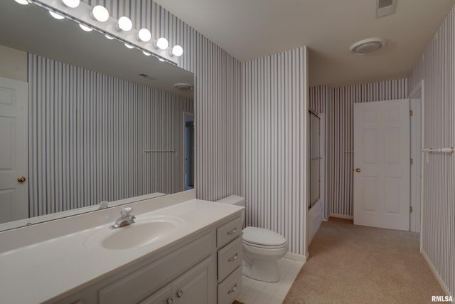 127 KNOLLWOOD Drive, Quincy, IL 62301