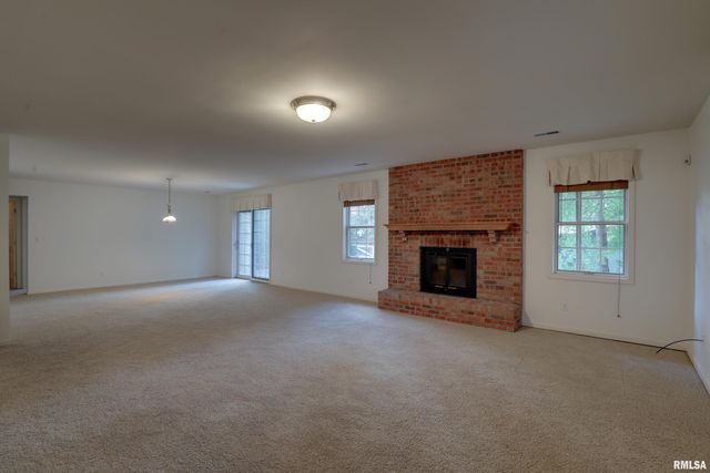 127 KNOLLWOOD Drive, Quincy, IL 62301