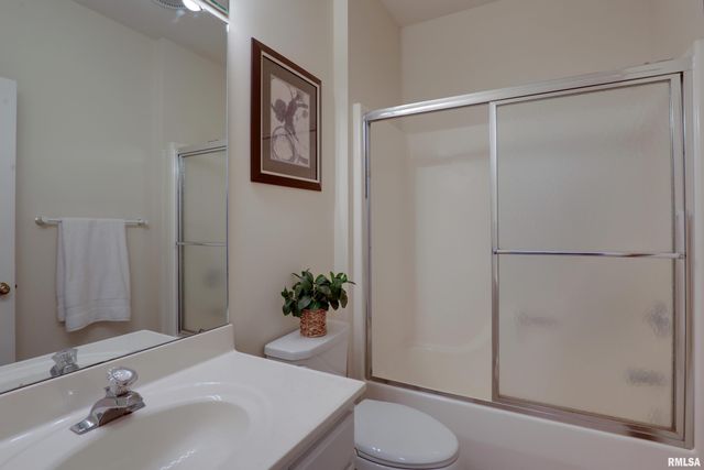 127 KNOLLWOOD Drive, Quincy, IL 62301