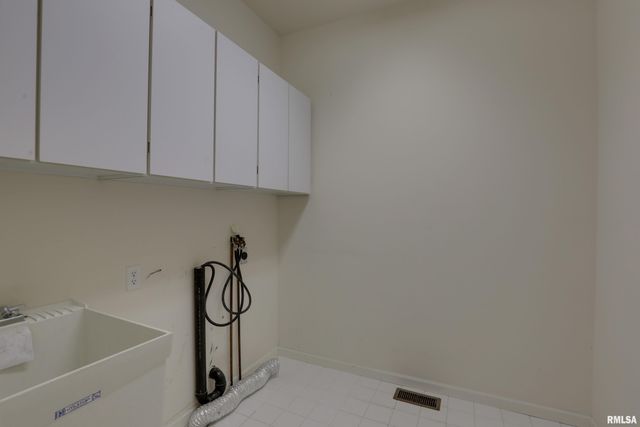 127 KNOLLWOOD Drive, Quincy, IL 62301