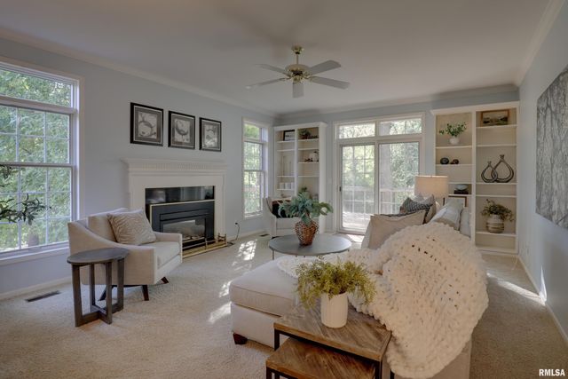 127 KNOLLWOOD Drive, Quincy, IL 62301