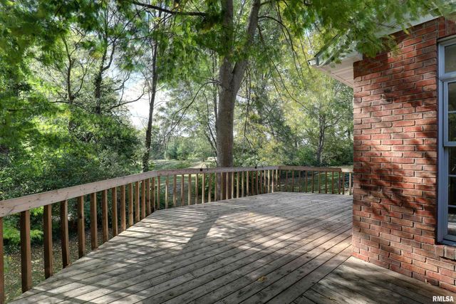 127 KNOLLWOOD Drive, Quincy, IL 62301