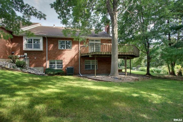 127 KNOLLWOOD Drive, Quincy, IL 62301