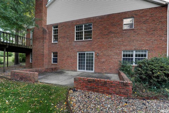 127 KNOLLWOOD Drive, Quincy, IL 62301