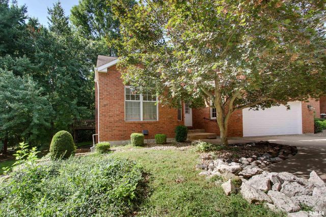 127 KNOLLWOOD Drive, Quincy, IL 62301