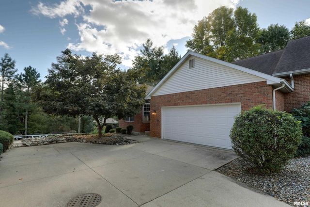 127 KNOLLWOOD Drive, Quincy, IL 62301